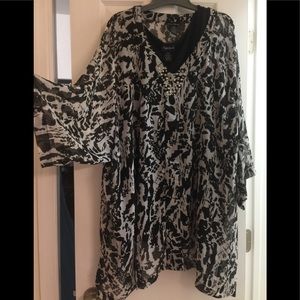 Maggie Barnes dressy black & white top 5x